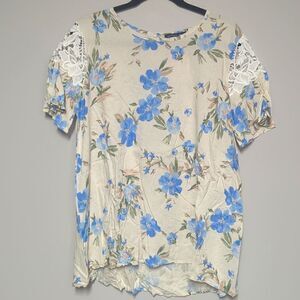 NWT Acting Pro Cream Floral Short Sleeve Blouse